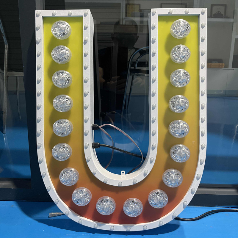 为何游乐场所常用金属LED发光字标识装璜？