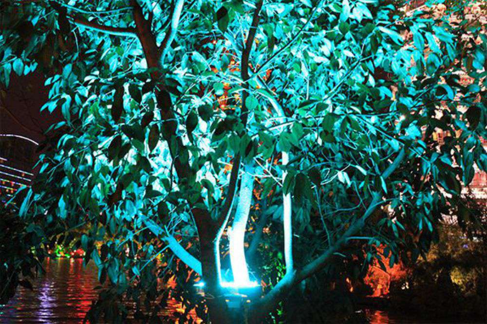 Z6尊龙凯时照明的RGB投光灯用在国内景观亮化项目